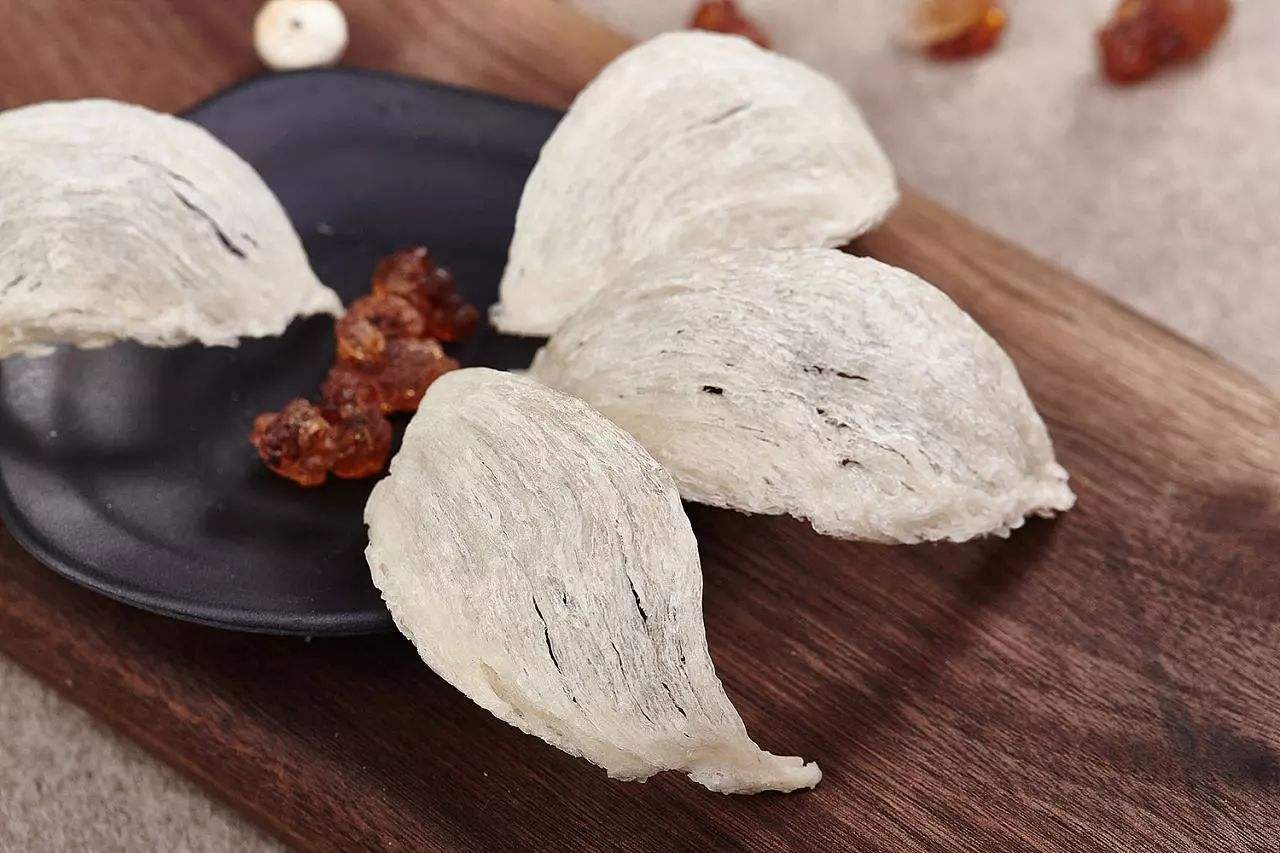 燕窩蘆筍蜆肉湯的制作方法